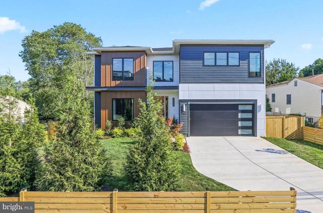 7421 MAGARITY RD, Falls Church, VA 22043