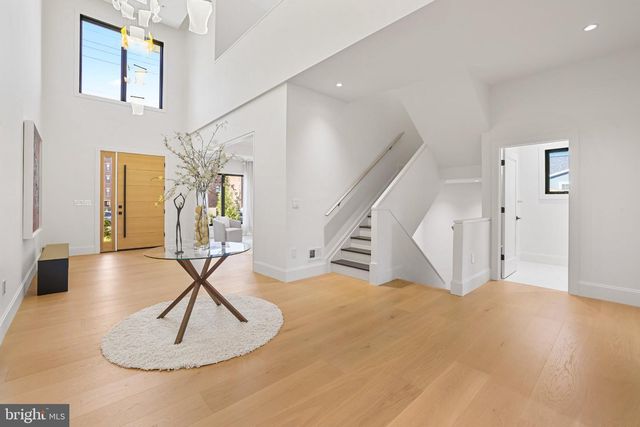 7421 MAGARITY RD, Falls Church, VA 22043