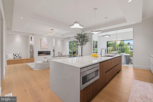7421 MAGARITY RD, Falls Church, VA 22043