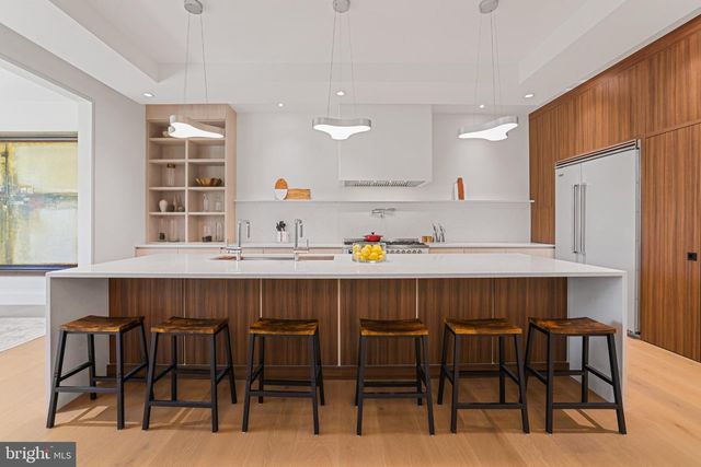 7421 MAGARITY RD, Falls Church, VA 22043