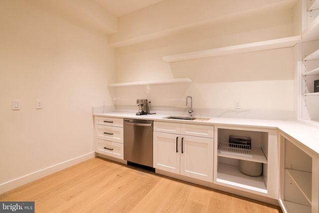 7421 MAGARITY RD, Falls Church, VA 22043