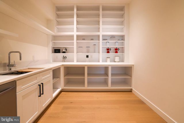 7421 MAGARITY RD, Falls Church, VA 22043