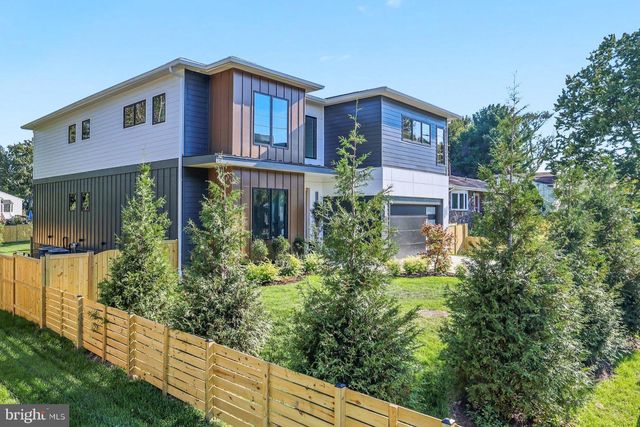 7421 MAGARITY RD, Falls Church, VA 22043