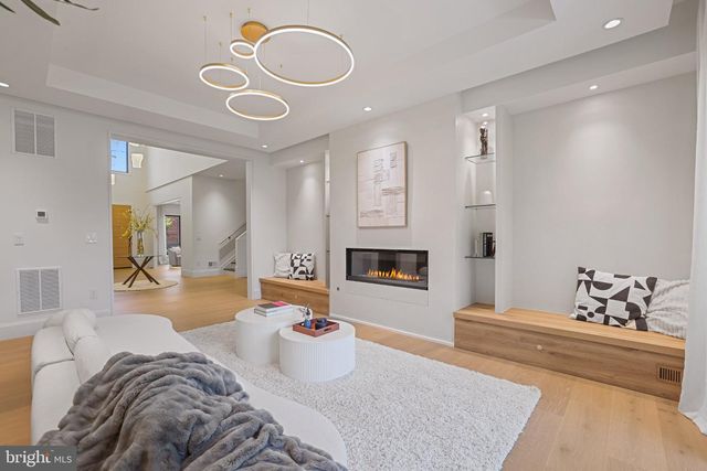 7421 MAGARITY RD, Falls Church, VA 22043