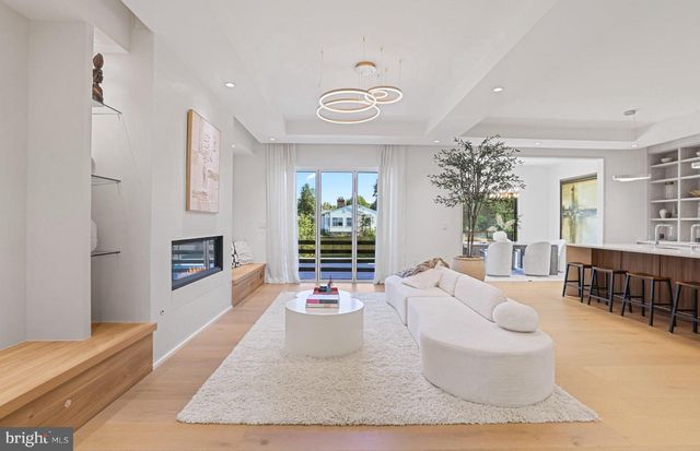 7421 MAGARITY RD, Falls Church, VA 22043