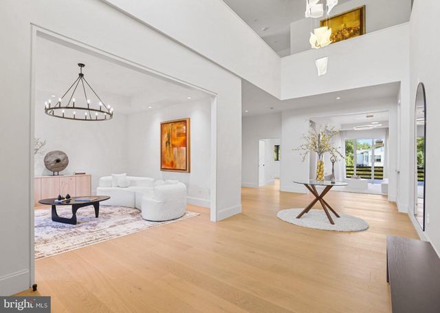 7421 MAGARITY RD, Falls Church, VA 22043