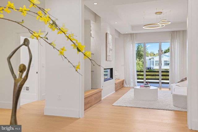 7421 MAGARITY RD, Falls Church, VA 22043