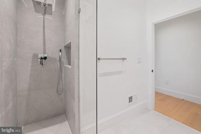 7421 MAGARITY RD, Falls Church, VA 22043