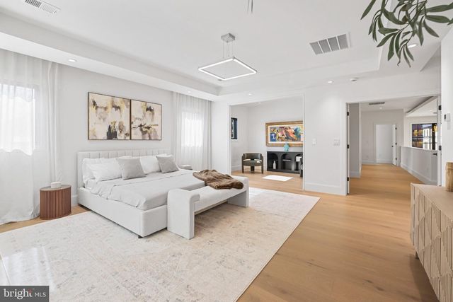7421 MAGARITY RD, Falls Church, VA 22043