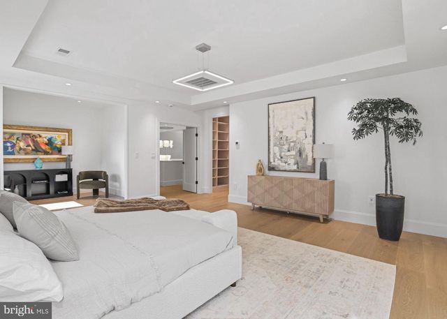 7421 MAGARITY RD, Falls Church, VA 22043