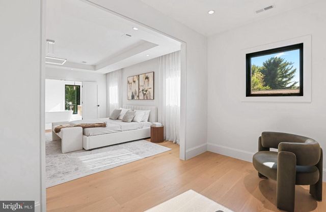 7421 MAGARITY RD, Falls Church, VA 22043