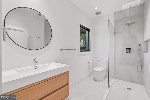 7421 MAGARITY RD, Falls Church, VA 22043