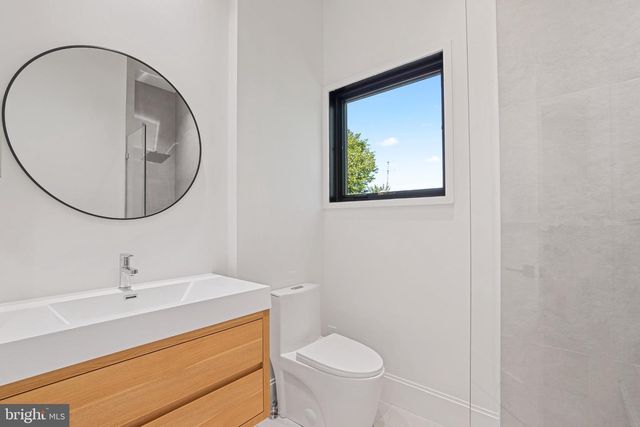 7421 MAGARITY RD, Falls Church, VA 22043