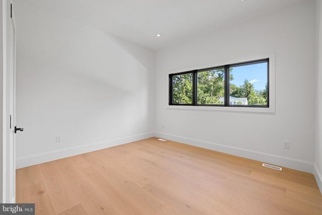 7421 MAGARITY RD, Falls Church, VA 22043