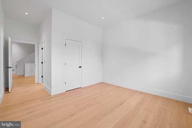 7421 MAGARITY RD, Falls Church, VA 22043