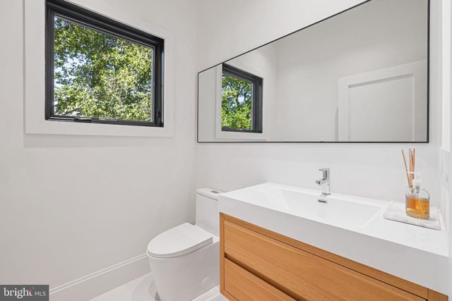 7421 MAGARITY RD, Falls Church, VA 22043