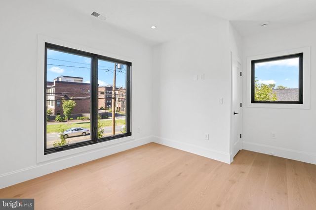 7421 MAGARITY RD, Falls Church, VA 22043