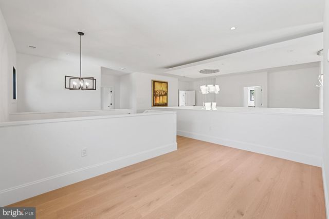 7421 MAGARITY RD, Falls Church, VA 22043