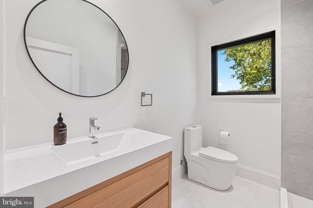 7421 MAGARITY RD, Falls Church, VA 22043