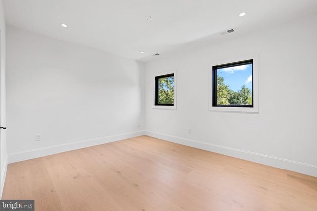 7421 MAGARITY RD, Falls Church, VA 22043