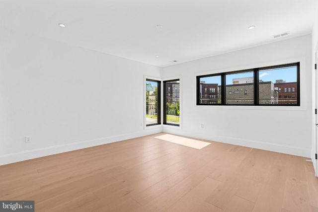 7421 MAGARITY RD, Falls Church, VA 22043