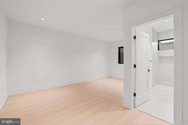 7421 MAGARITY RD, Falls Church, VA 22043
