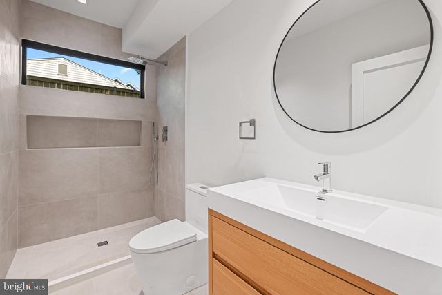 7421 MAGARITY RD, Falls Church, VA 22043