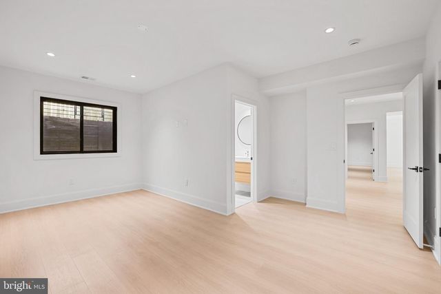 7421 MAGARITY RD, Falls Church, VA 22043