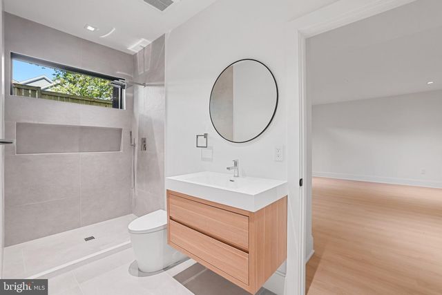 7421 MAGARITY RD, Falls Church, VA 22043