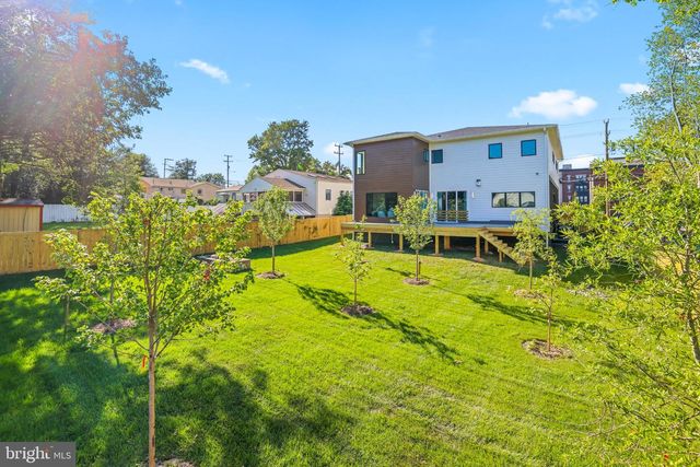 7421 MAGARITY RD, Falls Church, VA 22043