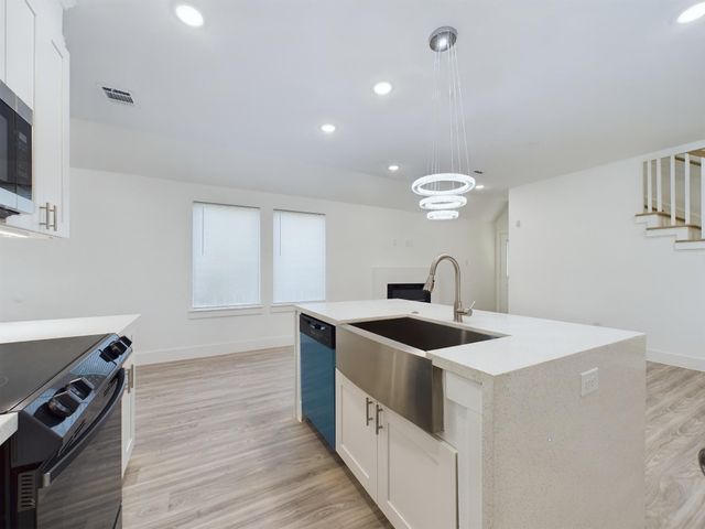 5206 Gold Street A, Houston, TX 77026