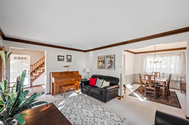 227 S Hickory Boulevard, Pleasant Hill, IA 50327