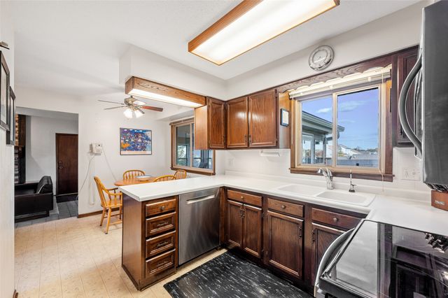 227 S Hickory Boulevard, Pleasant Hill, IA 50327