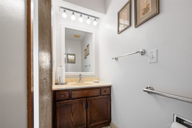 227 S Hickory Boulevard, Pleasant Hill, IA 50327