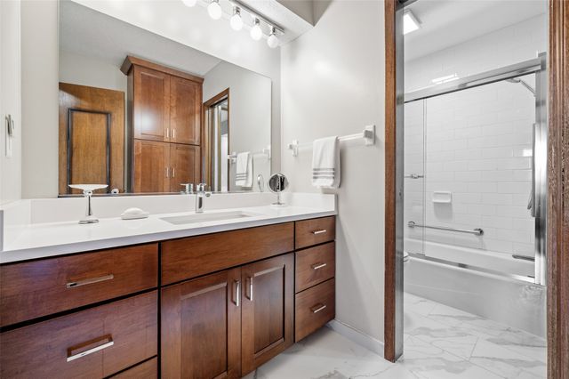 227 S Hickory Boulevard, Pleasant Hill, IA 50327