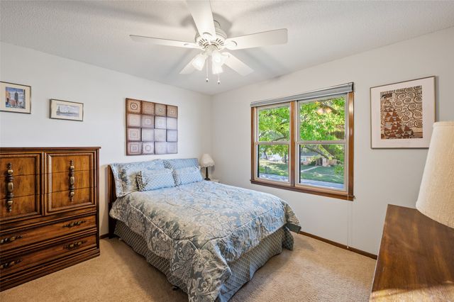 227 S Hickory Boulevard, Pleasant Hill, IA 50327