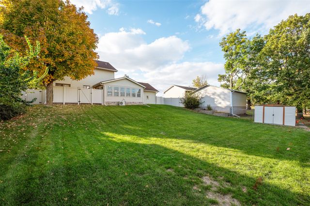 227 S Hickory Boulevard, Pleasant Hill, IA 50327