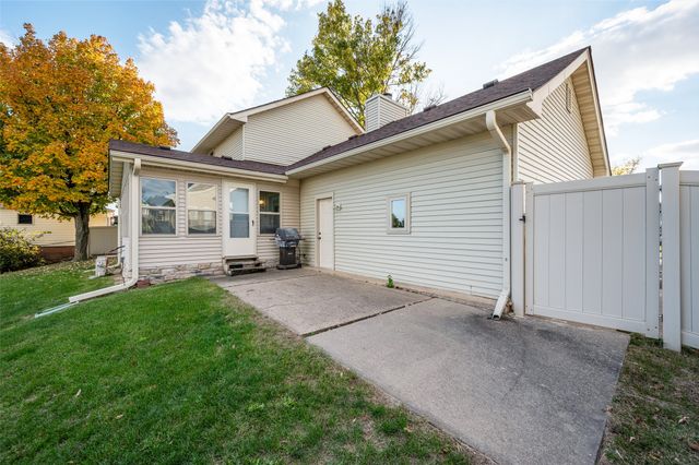 227 S Hickory Boulevard, Pleasant Hill, IA 50327