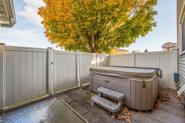 227 S Hickory Boulevard, Pleasant Hill, IA 50327