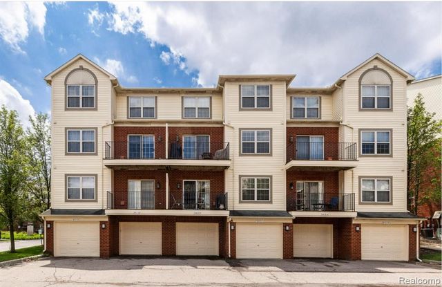 3027 Camden Drive, Troy, MI 48084