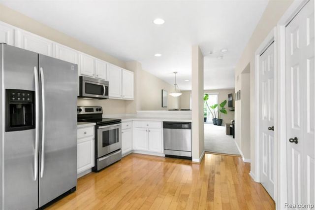 3027 Camden Drive, Troy, MI 48084