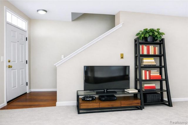 3027 Camden Drive, Troy, MI 48084