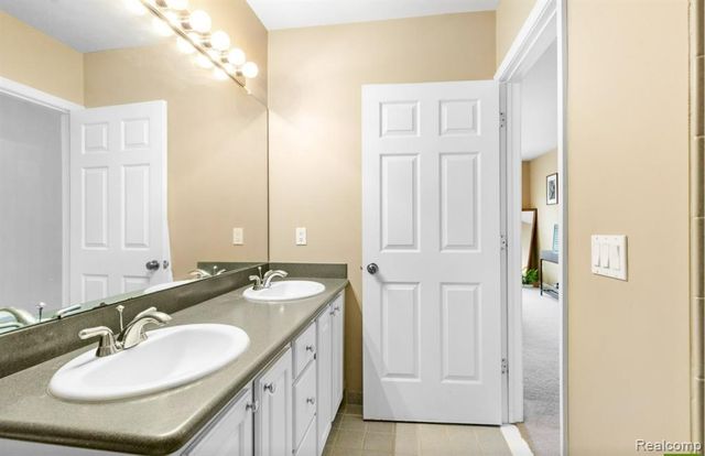 3027 Camden Drive, Troy, MI 48084