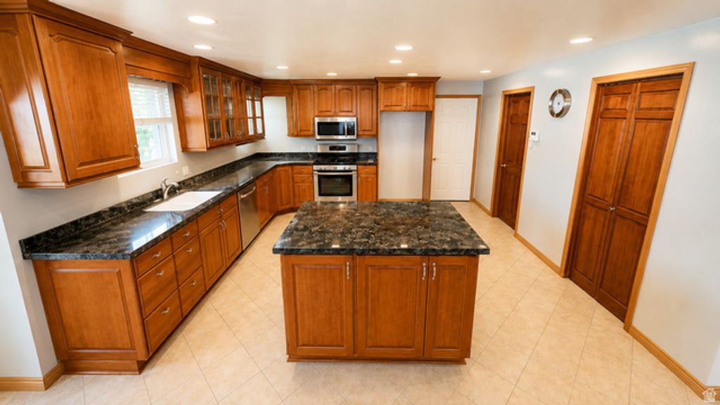 8590 S SNOWVILLE DR, Sandy, UT 84093 — photo 5