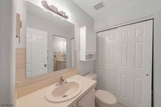66 Village Green Rd Ondo, Bedminster Twp., NJ 07921