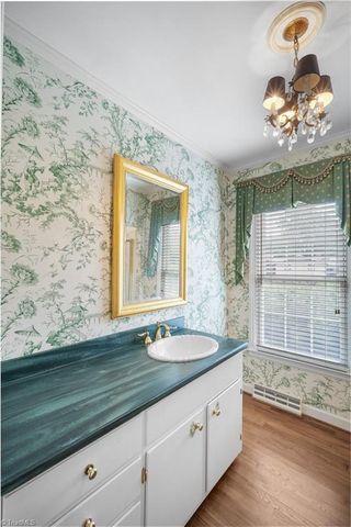 902 Sedgewick Lane, High Point, NC 27262