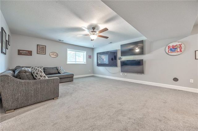 3704 NW 95th Street, Kansas City, MO 64154