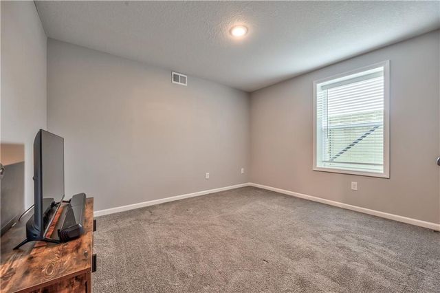 3704 NW 95th Street, Kansas City, MO 64154