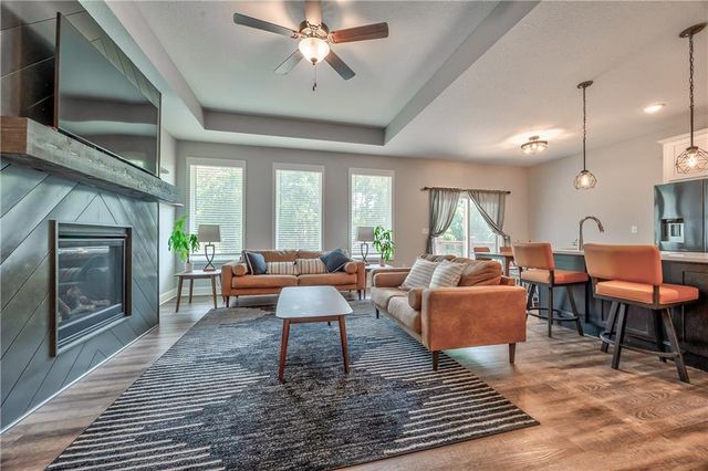 3704 NW 95th Street, Kansas City, MO 64154