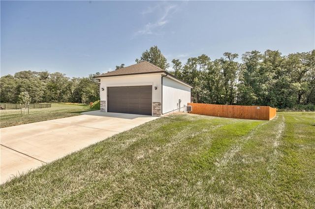 3704 NW 95th Street, Kansas City, MO 64154